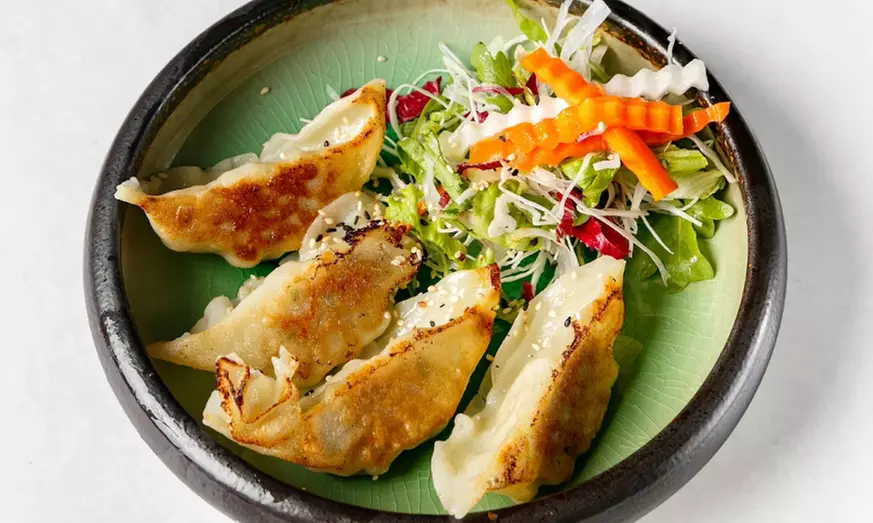 3-Gänge-Menü mit Lachs-Sushiplatte XXL für 2 oder 4 Personen