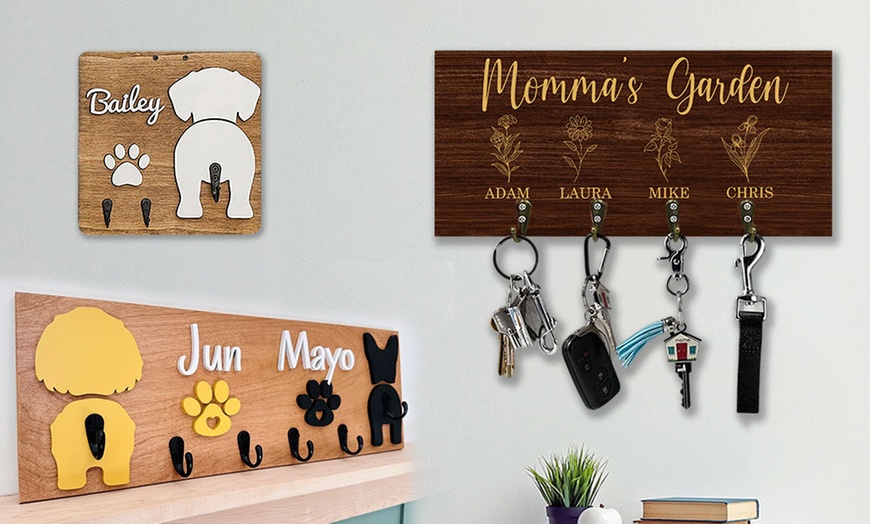 Image 11: Personalisiertes Schlüsselbrett aus Holz mit Namen in Design nach Wahl