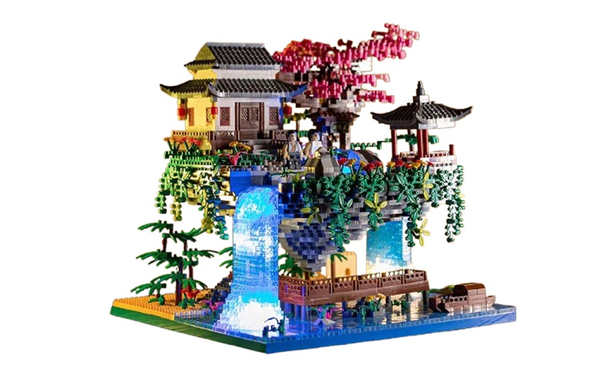 Image 2: Set de construction « Bassin aux fleurs de pêcher »