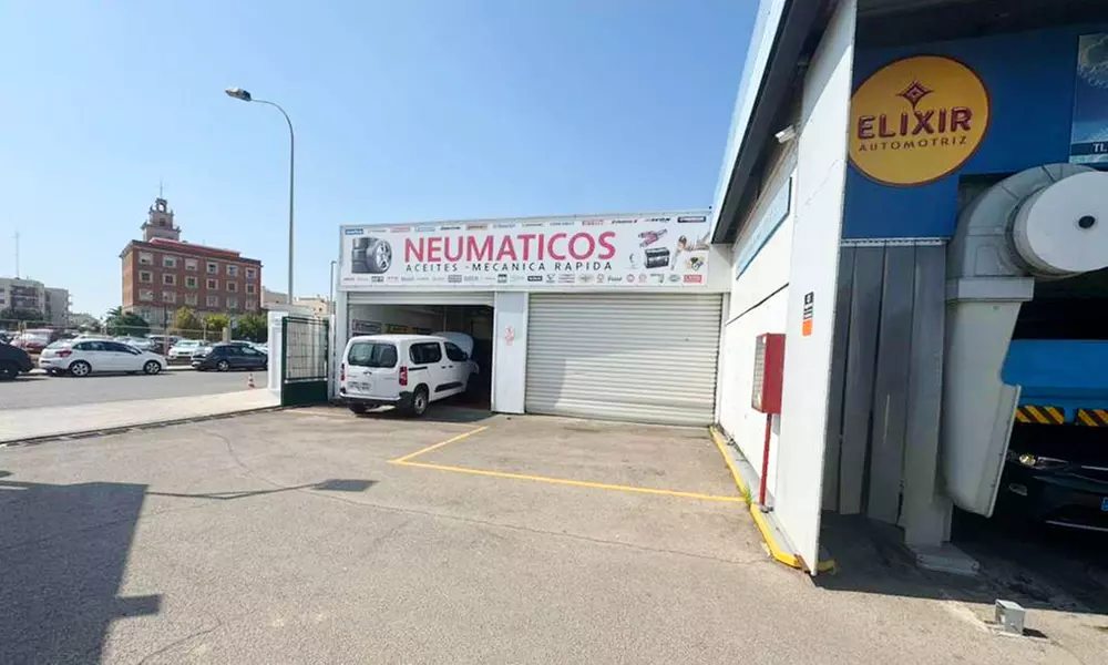 1, 2 o 4 lavados para coche con opción a tratamiento hidrofóbico y más