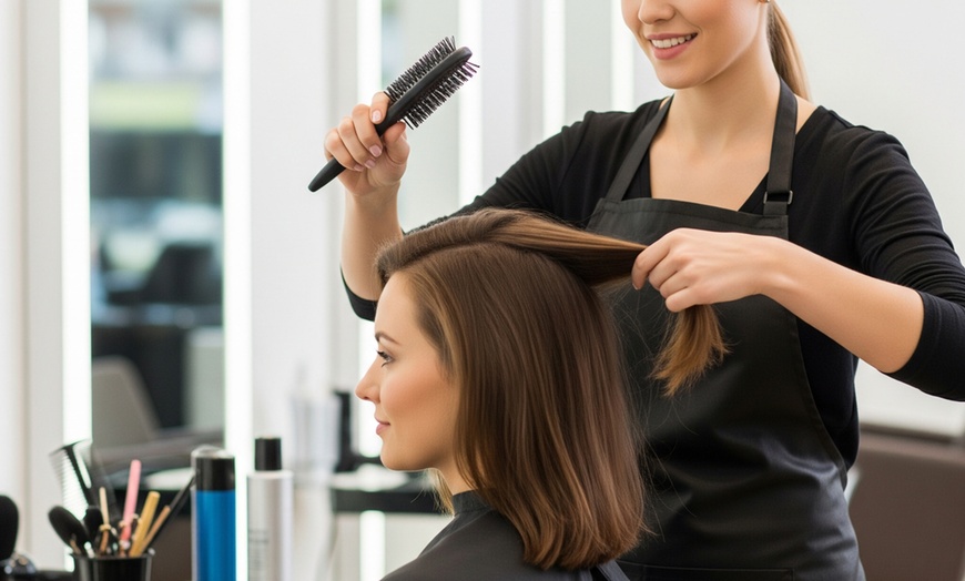 Image 2: Wash and Blow-Dry