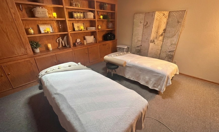 Image 4: Couples Wellness Package: Swedish Massage, Aromatherapy & Facial