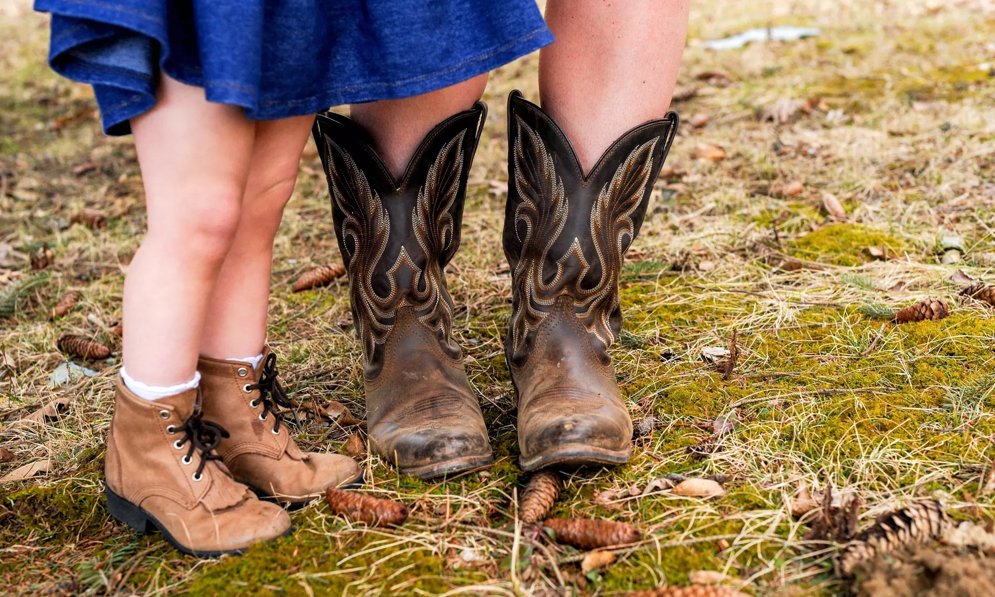 60-Minute Outdoor Photo Shoot with Photo-Review Session and Retouched Images from Valaura West Photography (75% Off) - Primary Image