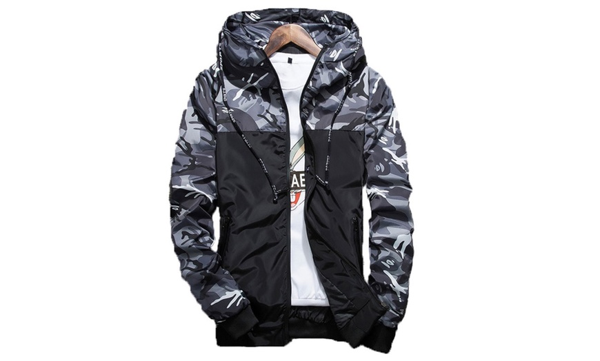 Image 3: Men's Hooded Camo Jacket