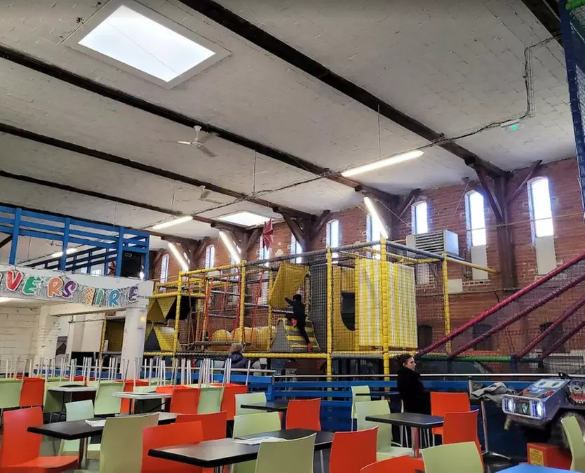 Entrées parc de jeux enfants 4-12 ans, formule repas en option