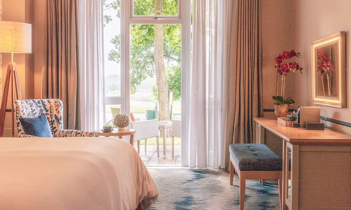 North Warwickshire: 4* Stay with Breakfast and 3-Course Buffet Dinner