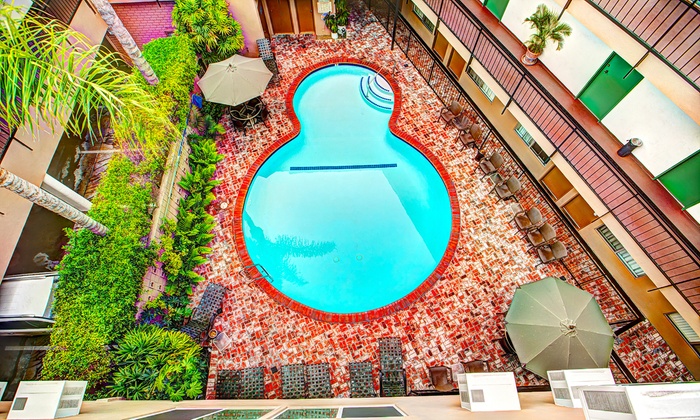 Los Angeles Hotel with Outdoor Pool and WiFi