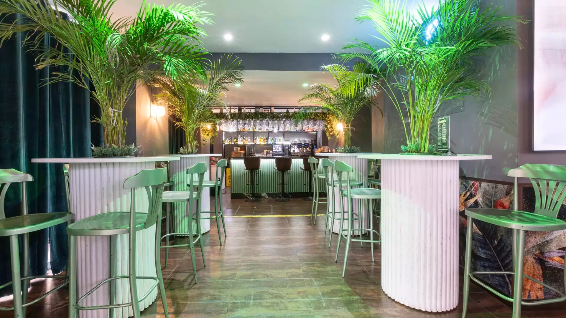 Cena romántica con bebida y copa en Sevilla, junto a plaza Nueva