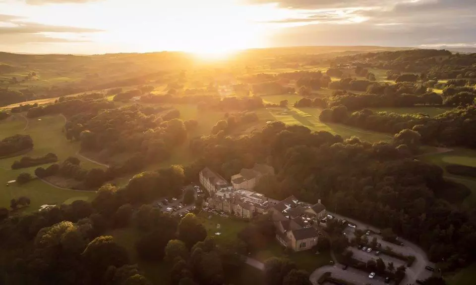 West Yorkshire: 4* Standard Double or Twin Room with Breakfast & Wi-Fi