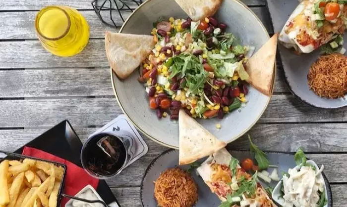 2 Enchiladas nach Wahl inkl. Reis und Krautsalat für 1-2 Personen