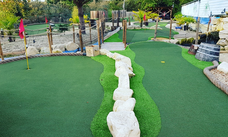 Image 5: 18 Holes of Mini Golf, Hendon