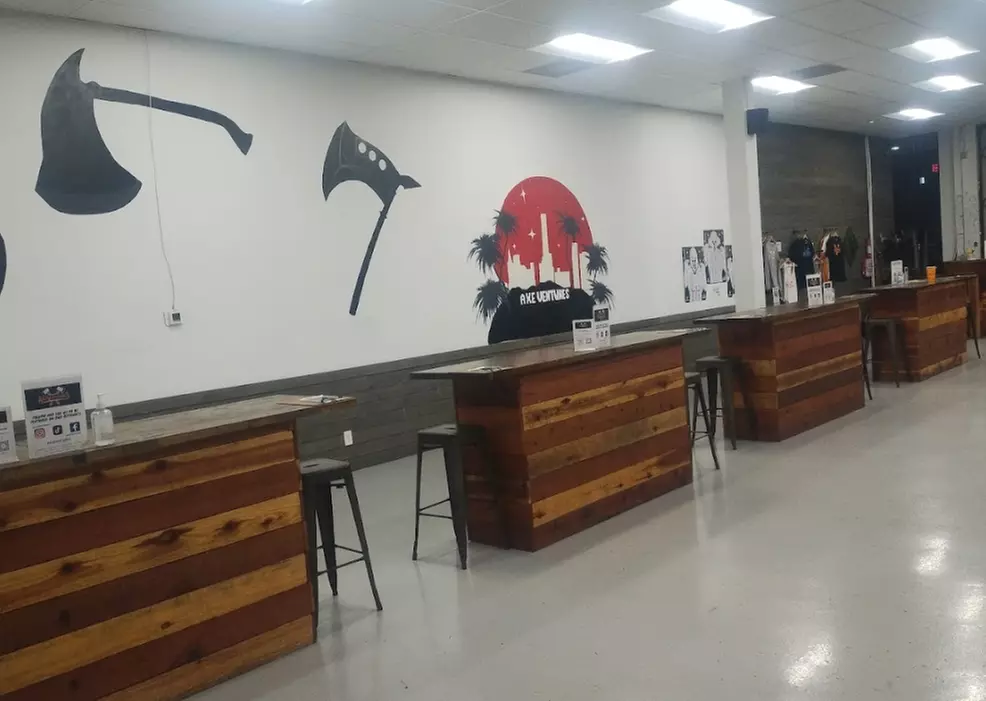 75 Min Axe-Throwing Session in a Shared Lane for Up to Ten People 