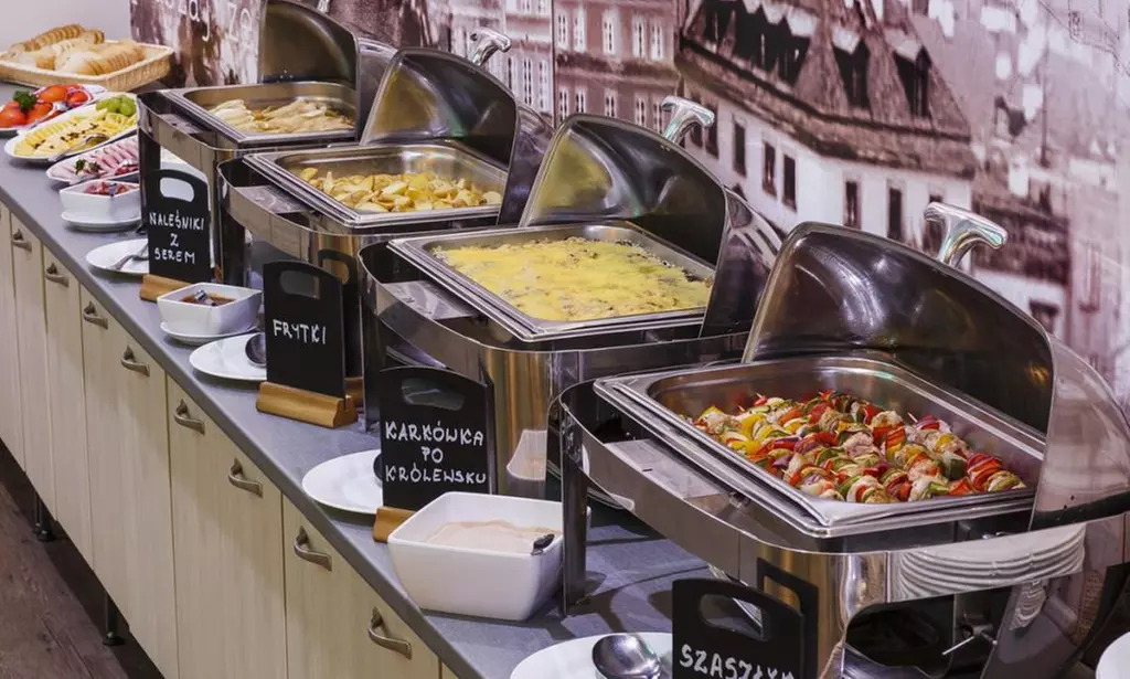 Raszyn k. Warszawy: pokój 2-os. z wyżywieniem, basenem i więcej