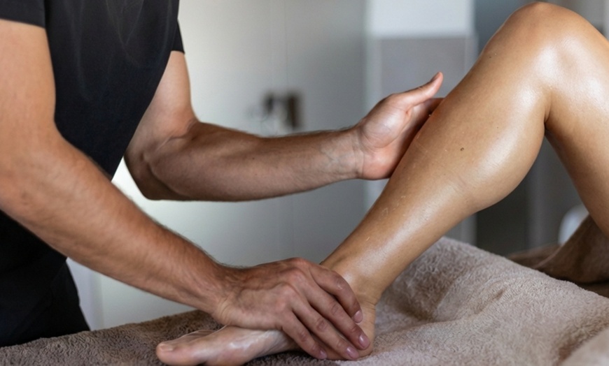 Image 3: Masaje de piernas con opción a presoterapia o masaje de cuerpo entero