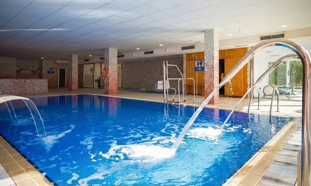 Circuito de spa con copa de cava y opción a masaje para 2 personas