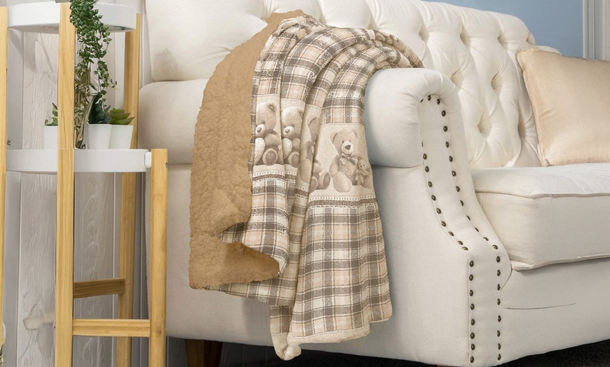 Image 2: Morbida e calda coperta in sherpa