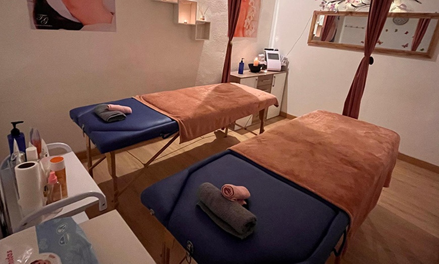 Image 2: Masaje a cuatro manos de 1 hora con opción a chocoterapia