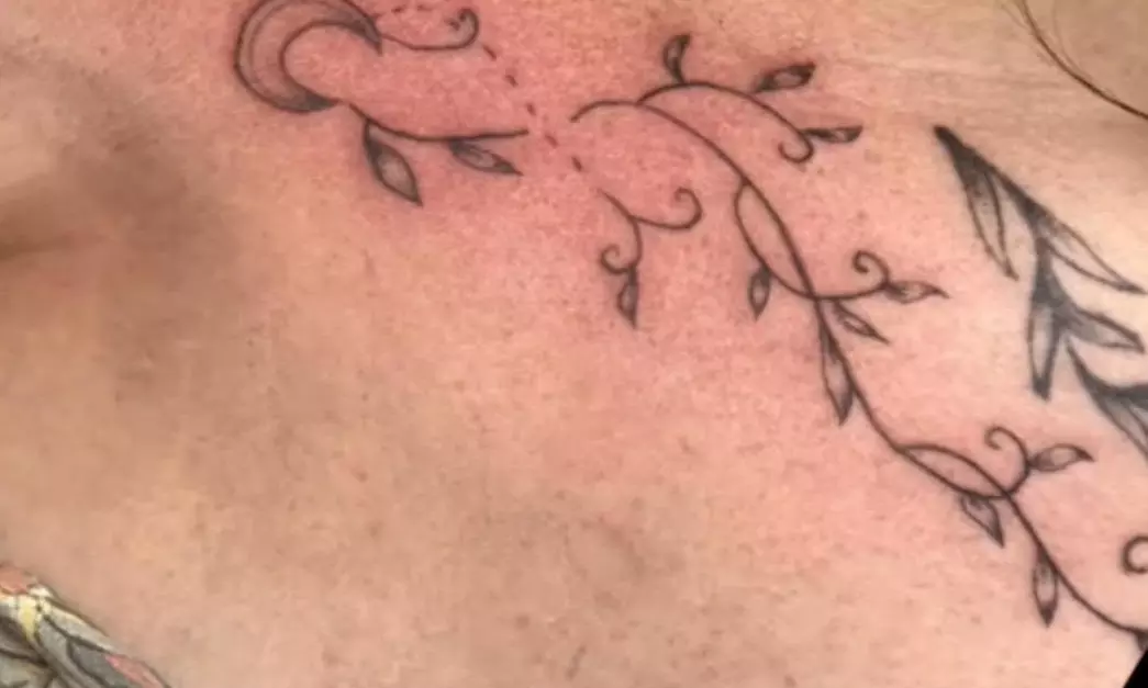 Tatouage énergétique avec Moonlines Tattoos à Dour