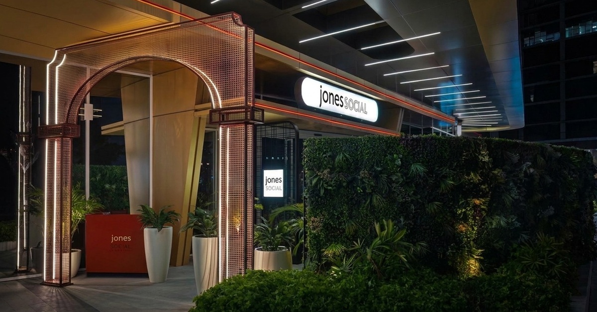 Cosmopolitan Bar And Eaterie With Live Music Cosmopolitan Bar And Eaterie With Live Music