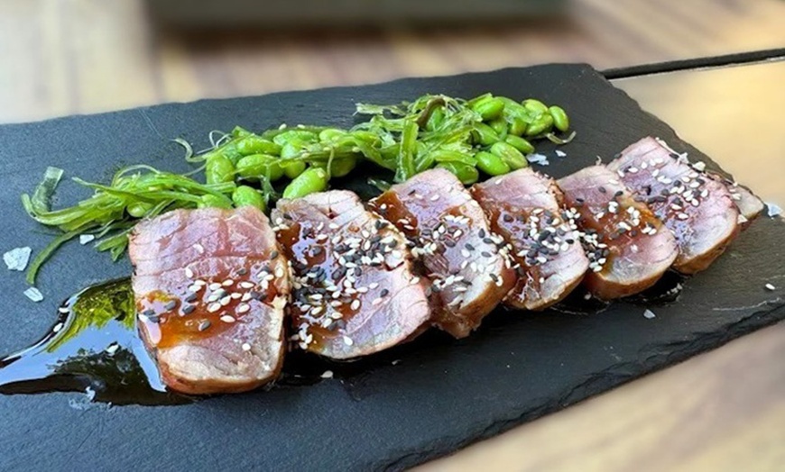 Image 14: Menú para 2 o 4 con entrantes, principales, postres y bebidas