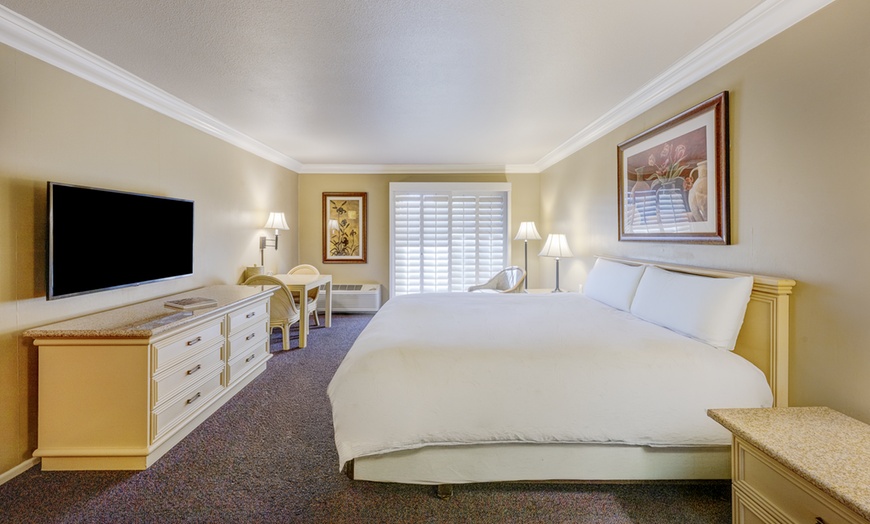 Image 12: Palm Desert Escape in Indian Wells with Golf & Desert Adventures