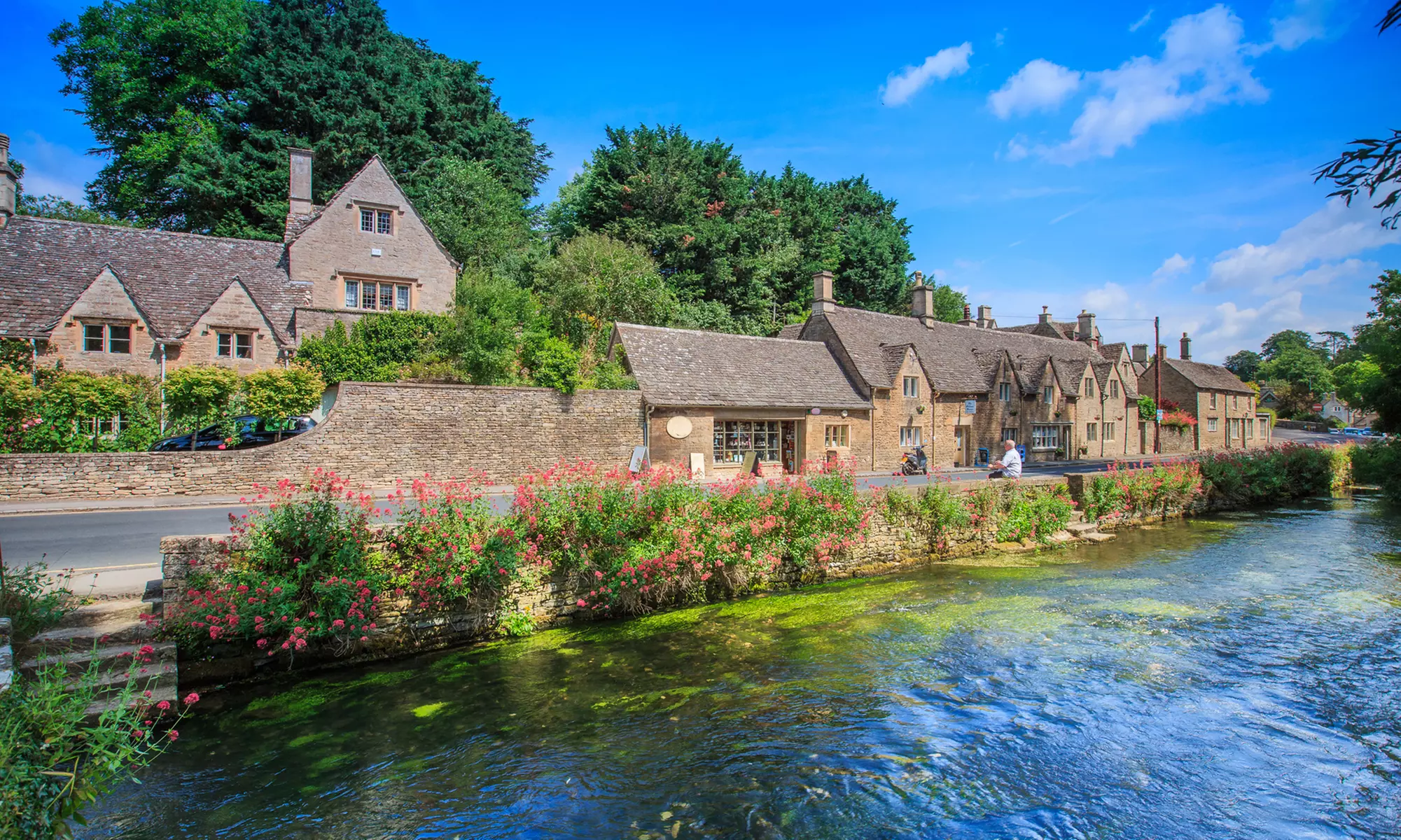 Explore Cotswolds: All Entries, Lunch & Premium Seating Tour for All