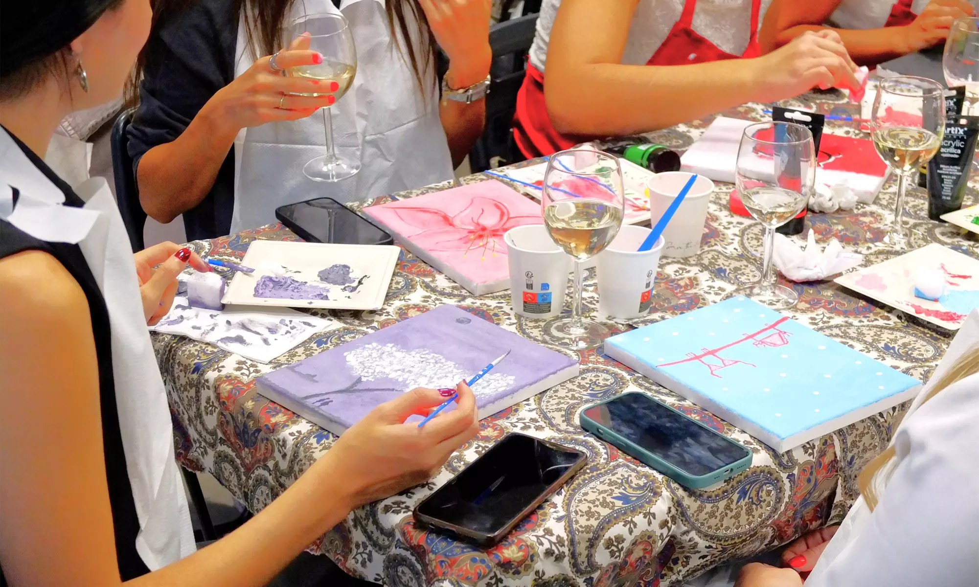 Taller de pintura introspectiva con vino para hasta 4 personas