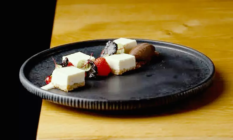 Überraschungs-Menü mit 4 oder 5 Gängen und 1 Flasche Wein für 2 Pers.