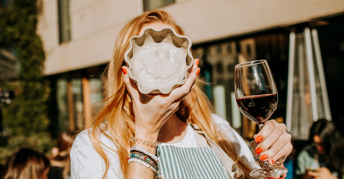 Taller creativo de cerámica con o sin vino para una o dos personas en Barcelona