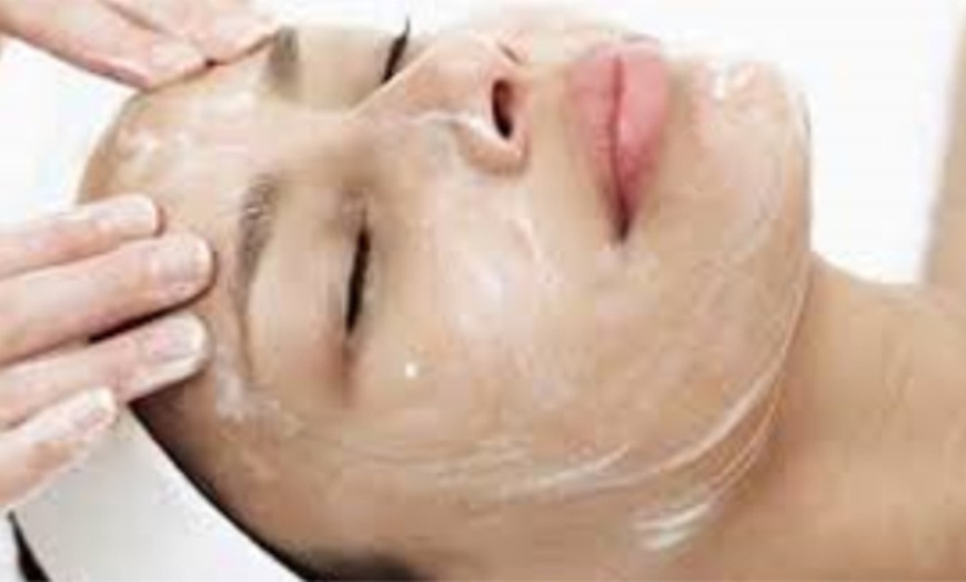 Image 2: Take a Break with a Relaxing Glow Facial Treatment