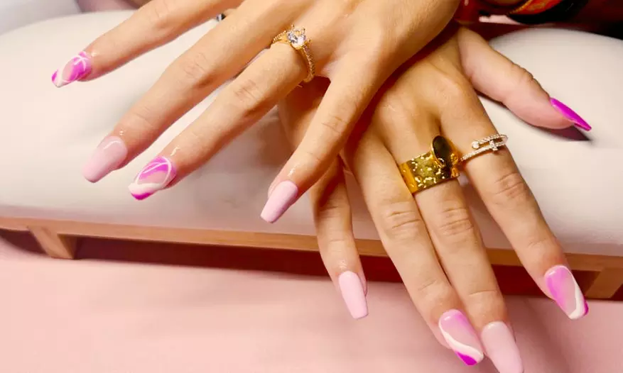 Beauté des mains ou pieds : vernis semi-permanent ou pose américaine