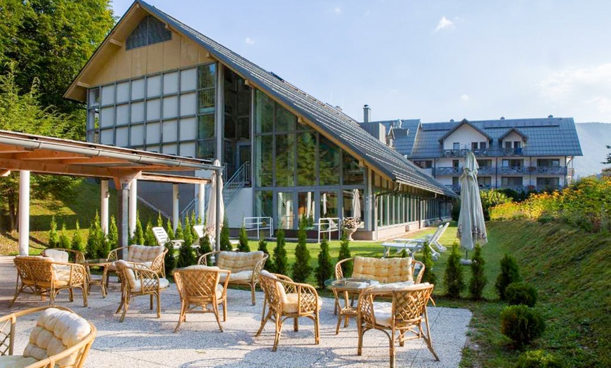 Image 13: Slovenia 4*: camera doppia con colazione o mezza pensione e piscina