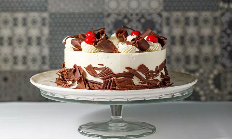 Celebrate Big with 1kg–3kg Fresh Takeaway Cakes