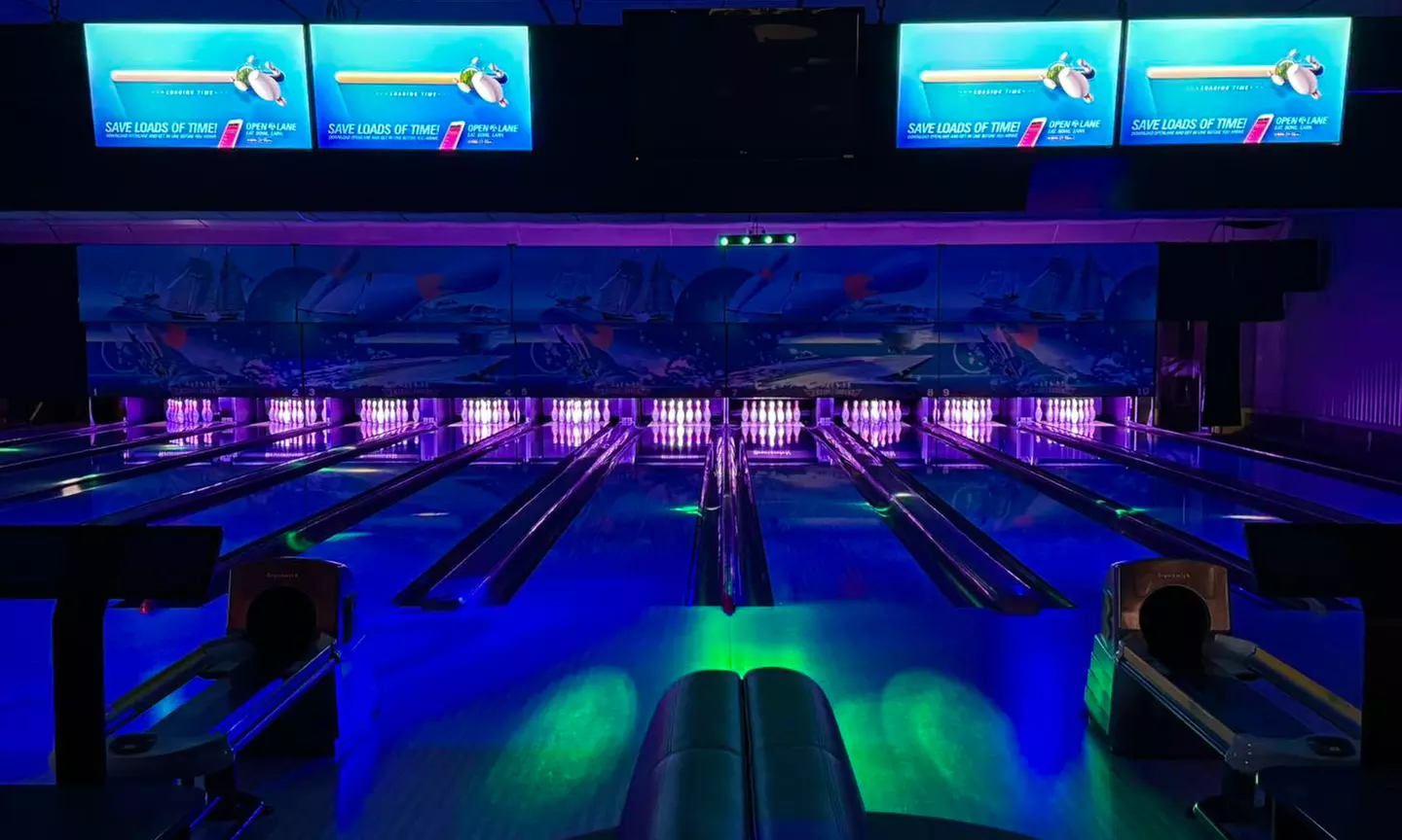 1-Hour Lane & Shoe Rental for 2, 4, or 6 at Lakeside Entertainment