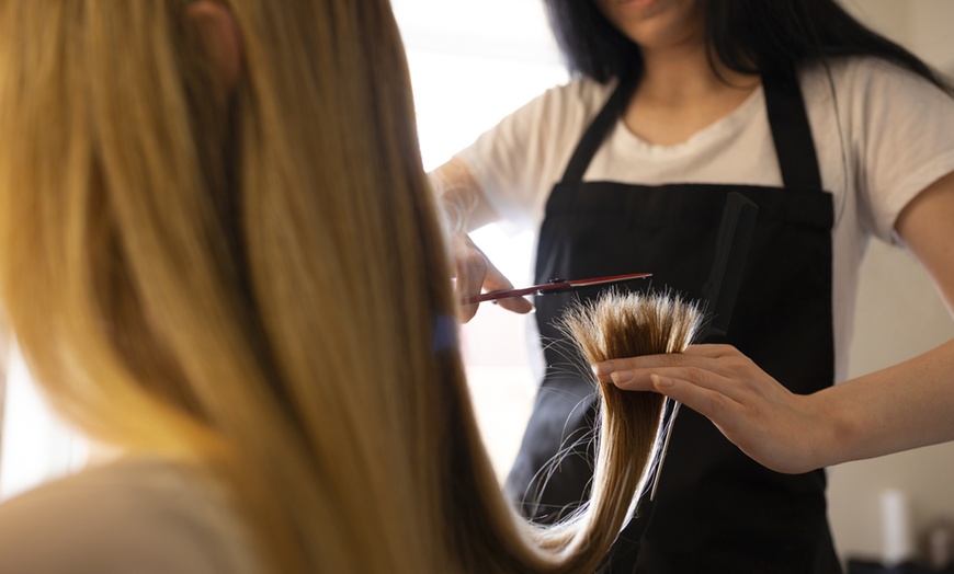 Image 5: Alisado de keratina y corte para melenas cortas o largas