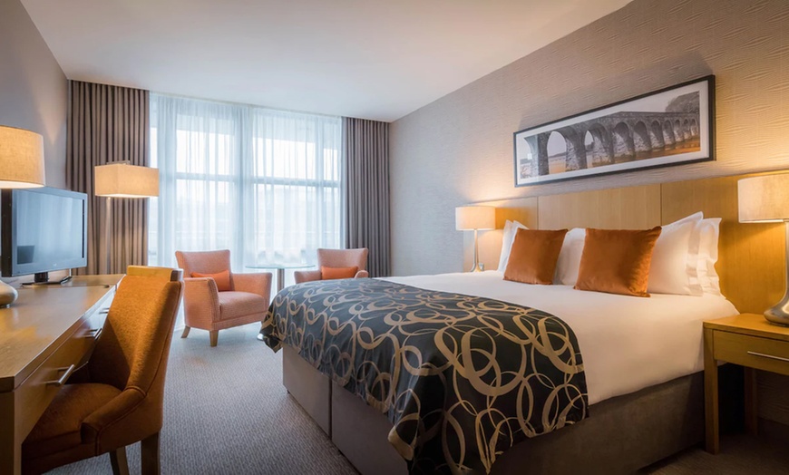 Image 9: 4* Belfast: Deluxe or Executive Double Stay with Breakfast & Dinner 
