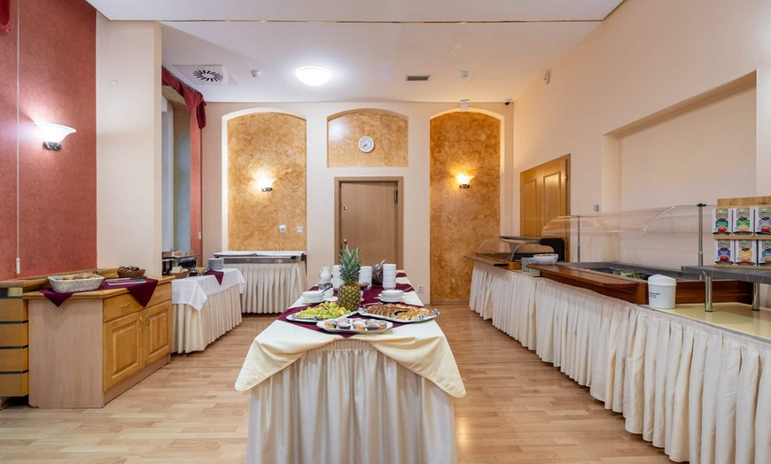 Image 15: Karlovy Vary: Doppelzimmer inkl. Frühstück oder HP und Spa