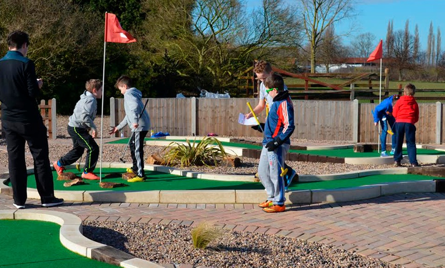 Image 1: 18 Holes of Mini Golf With Drink