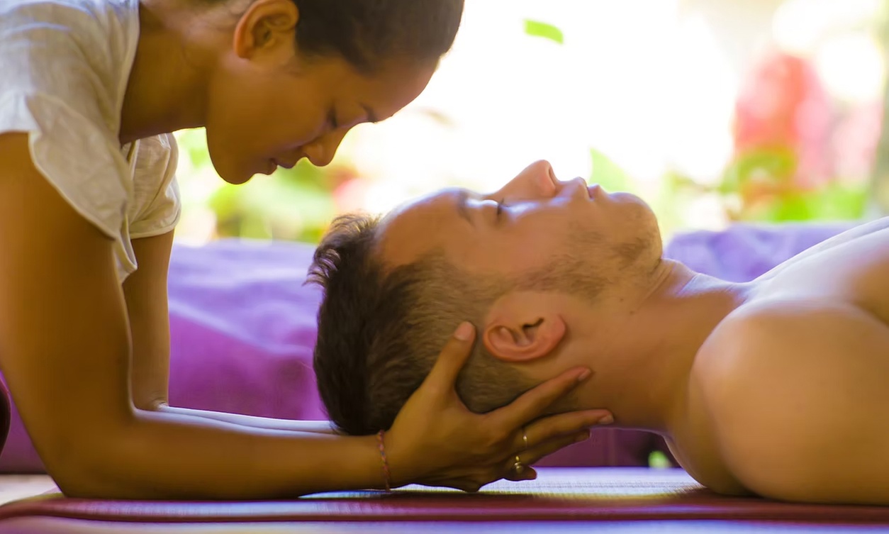 60 or 90 Min Choice of Swedish, Deep Tissue / Thai Combination Massage