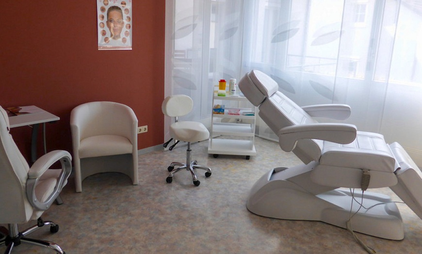 Image 2: 6 oder 12 PDO Fäden: Fadenlifting an 1 Zone nach Wahl für 1 Person