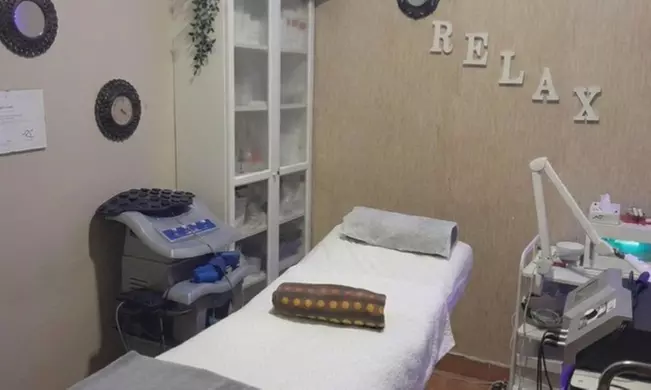 Laminado de cejas con diseño, depilación y tinte y opción a pestañas