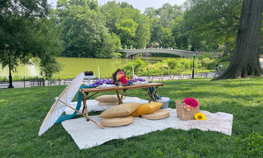 Image 1: Central Park Picnic Experience with Custom Themes!