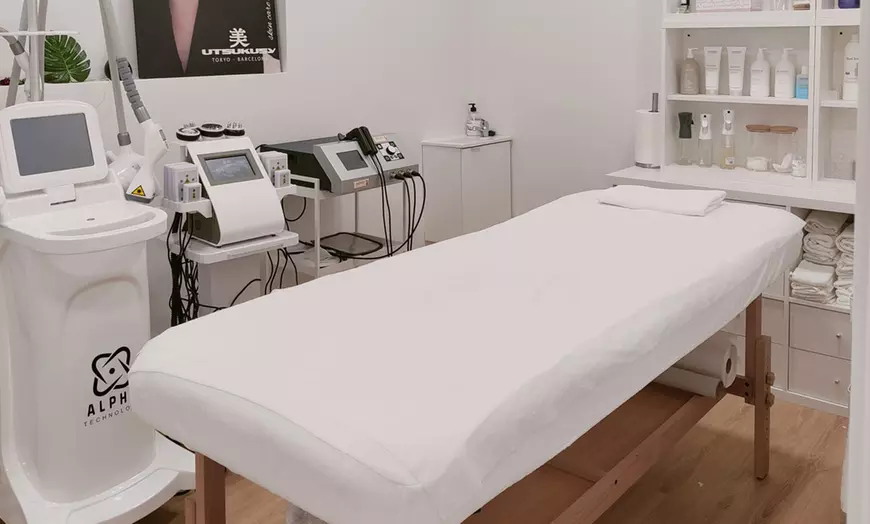 Image 1: 3 o 6 sesiones de cavitación, presoterapia, lipoláser y masaje para 1 