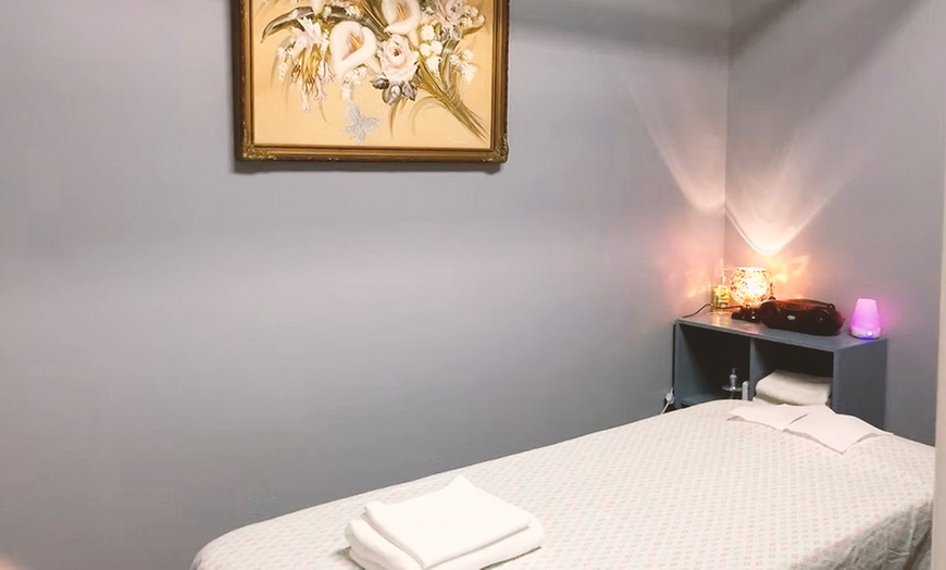 Image 4: Deep Tissue Hot Stone Massage with Walk-On-Back for One or Couples