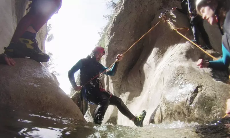 Puenting, descenso de barrancos, espeleología o vía ferrata