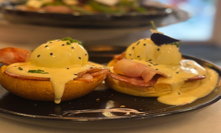 Image 8: Menú internacional para 2 personas con entrante, postre y bebida