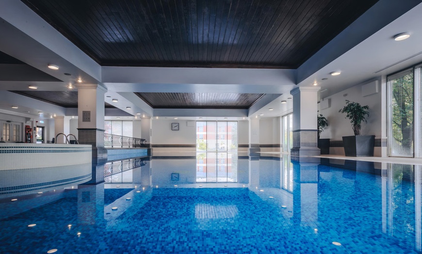 Image 9: Sparkling or Traditional Afternoon Tea w/ Glass of Prosecco in Surrey