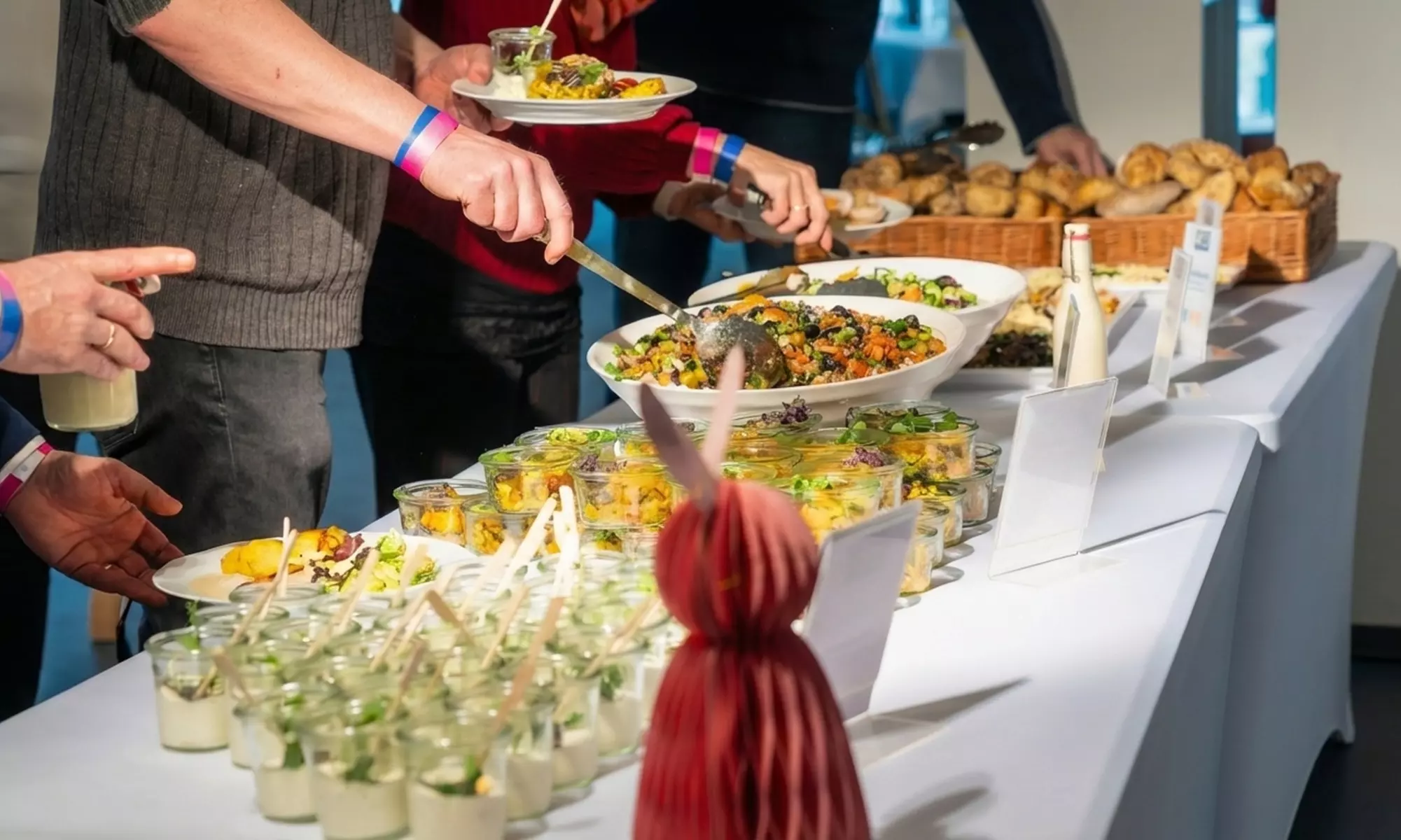 Live-Trabrennen am 03.04. – Flanier- oder Sitzplatz & opt. Osterbrunch