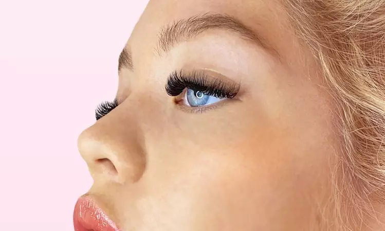 Extensión de pestañas pelo a pelo