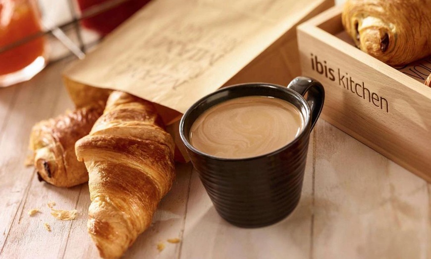 Image 9: Coventry: Double or Twin Room with Breakfast